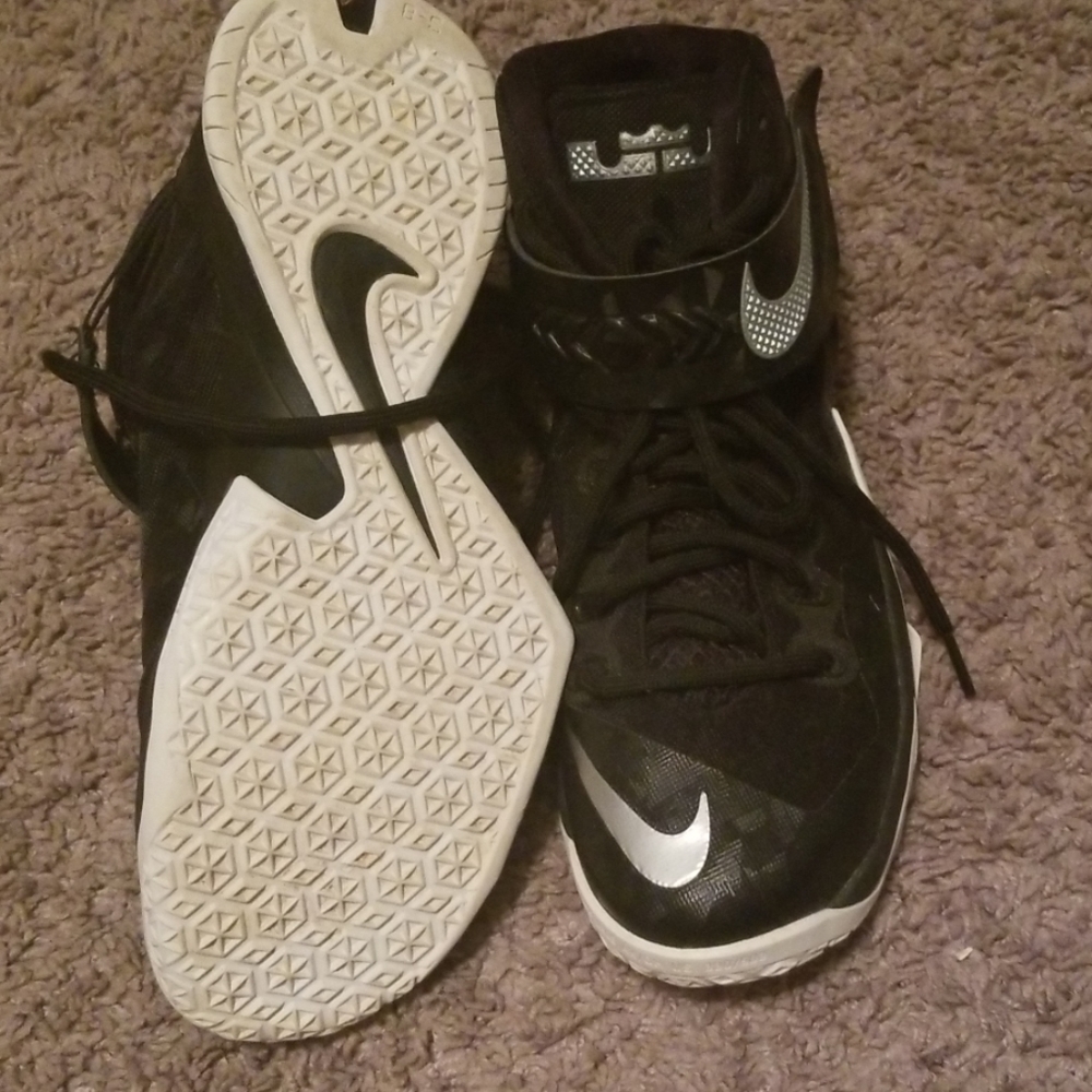 Nike - Picture 2 of 3